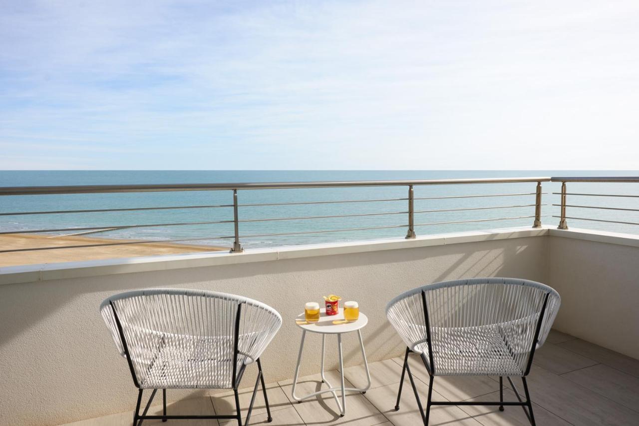 Double Room Extra Bed Sea View High Floor,1498534327:JPEG