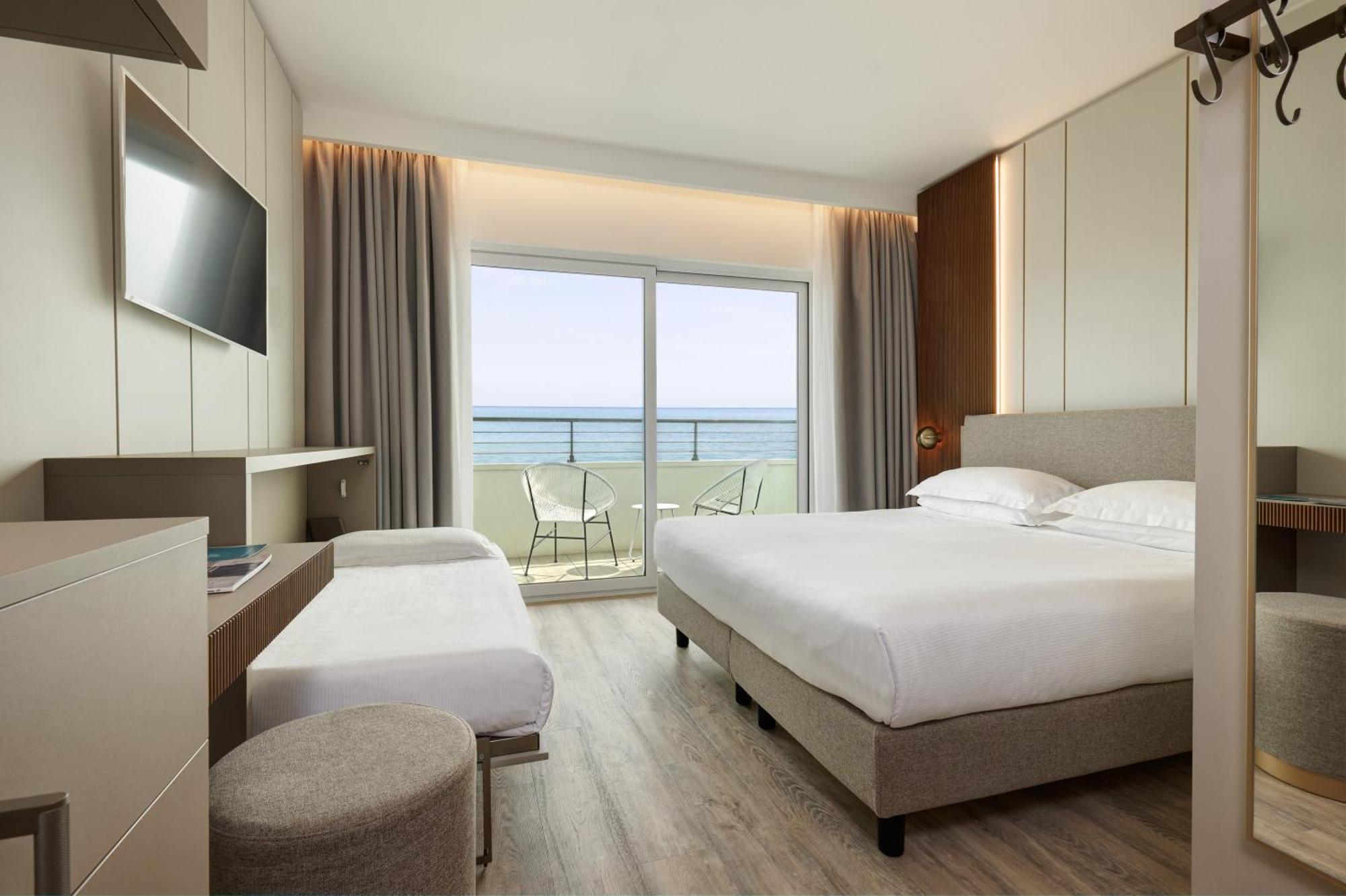 Double Room Extra Bed Sea View High Floor,1498534321:JPEG